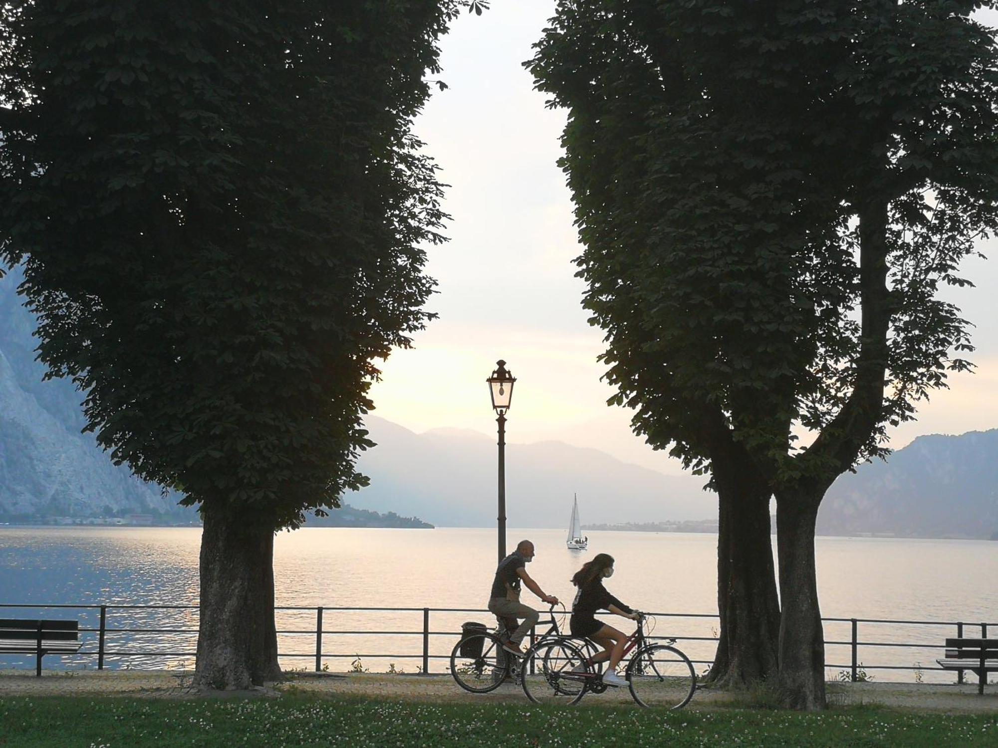 Ferienwohnung Big Romantic Lake View & Terrace Lecco Exterior foto