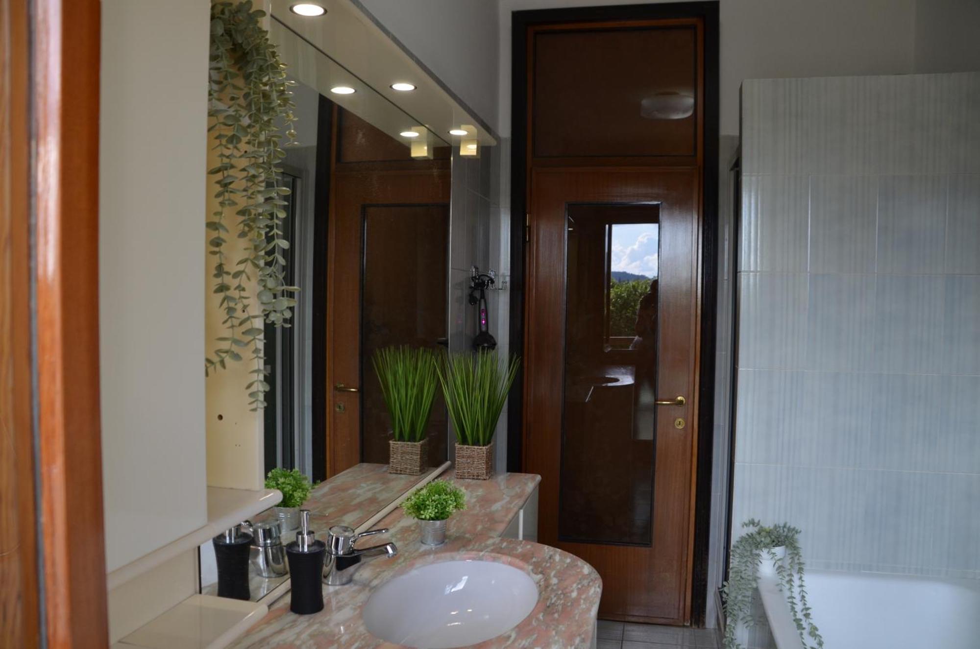 Ferienwohnung Big Romantic Lake View & Terrace Lecco Exterior foto