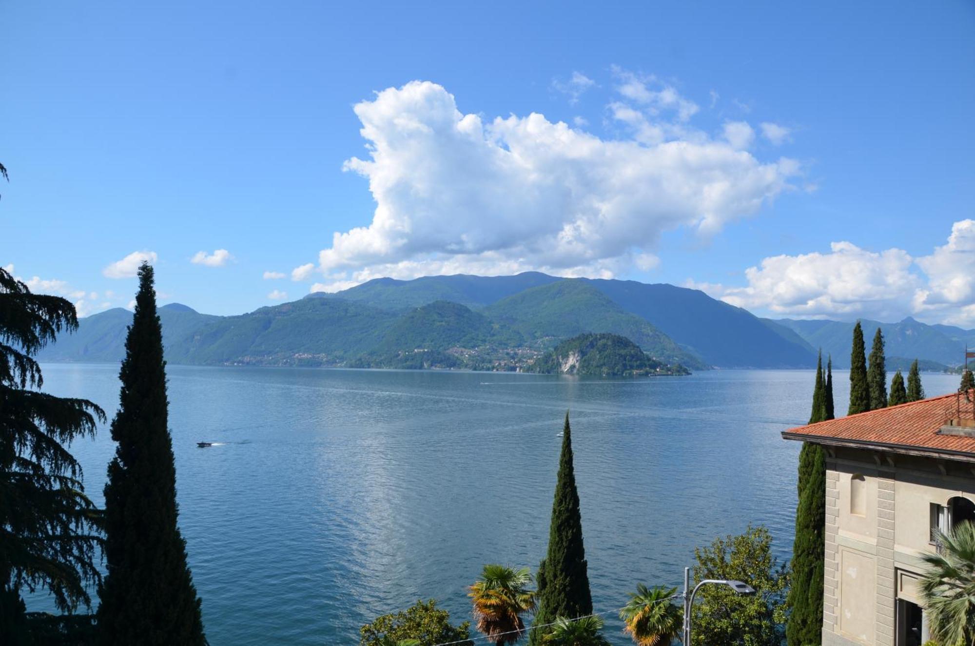 Ferienwohnung Big Romantic Lake View & Terrace Lecco Exterior foto